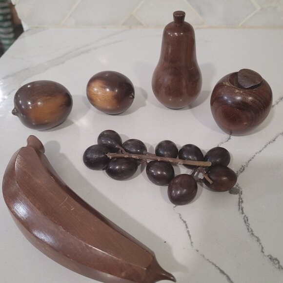 Vintage Hand-Carved Wooden Fruit Set - Banana Grapes Pear Apple - Picture 4 of 13